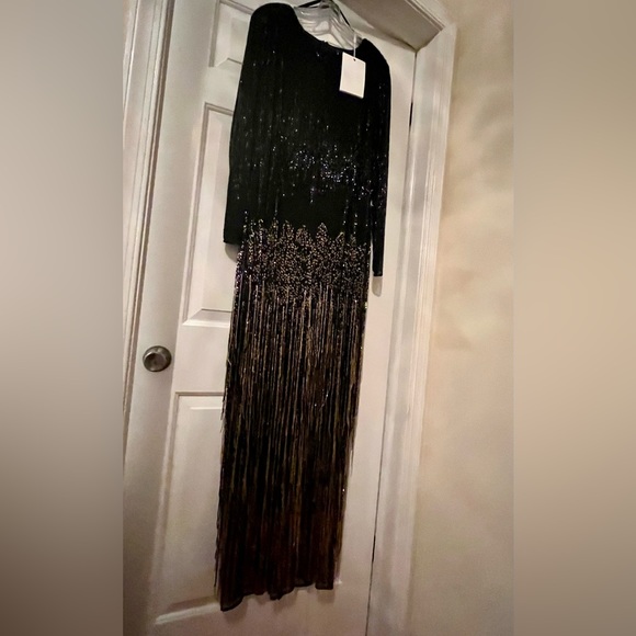 NWT! Beautiful black and gold, long sleeve beaded Mac Duggal gown. - Picture 3 of 8